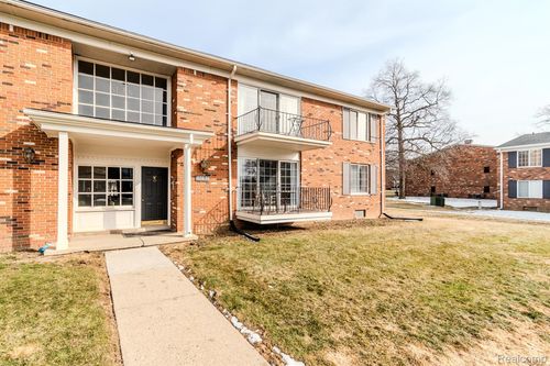 2-474 Fox Hills Dr N, Bloomfield Hills, MI, 48304-1334 | Card Image