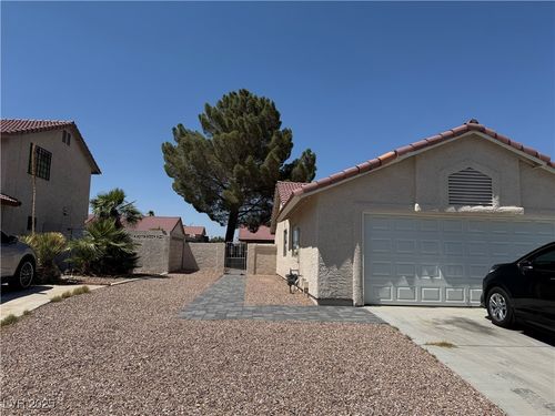 6674 Cedarglen Ct, Las Vegas, NV, 89103-2158 | Card Image
