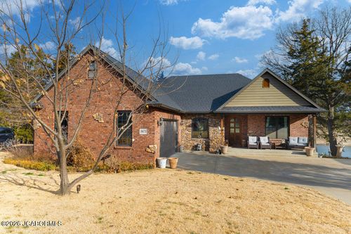 5675 Waterfront Dr S, Columbia, MO, 65202-6500 | Card Image