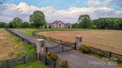 1100 Glen Oaks Dr, Hamptonville, NC, 27020-8279 | Card Image