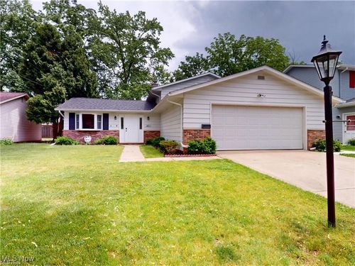 451 Edgewood Cir, Berea, OH, 44017-2428 | Card Image