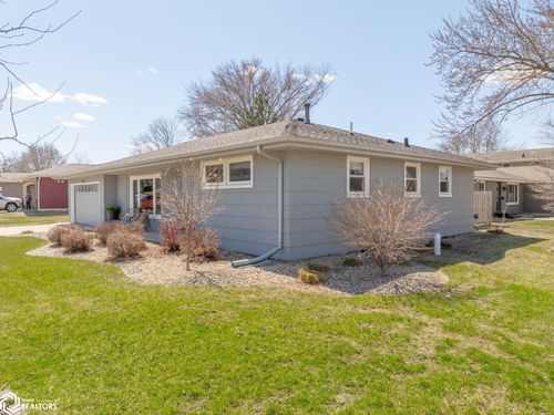 161 Granada Dr, Mason City, IA, 50401-5329 | Card Image