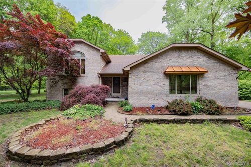 28503 Margaret Ln, New Boston, MI, 48164-8608 | Card Image