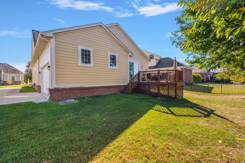 49609 Golden Park Dr, Shelby Twp, MI, 48315-4092 | Card Image