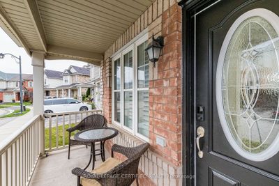 676 Speyer Cir, House attached with 4 bedrooms, 3 bathrooms and 2 parking in Milton ON | Image 2