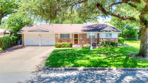 4905 Tracy Dr, Haltom City, TX, 76117-1252 | Card Image