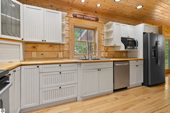 9644 Guenthardt Rd, House other with 5 bedrooms, 2 bathrooms and null parking in Manistee MI | Image 10