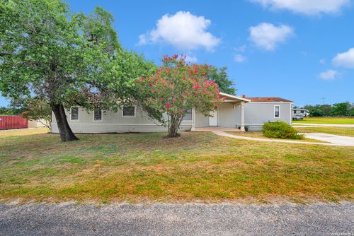 113 9th St, Natalia, TX, 78059 | Card Image