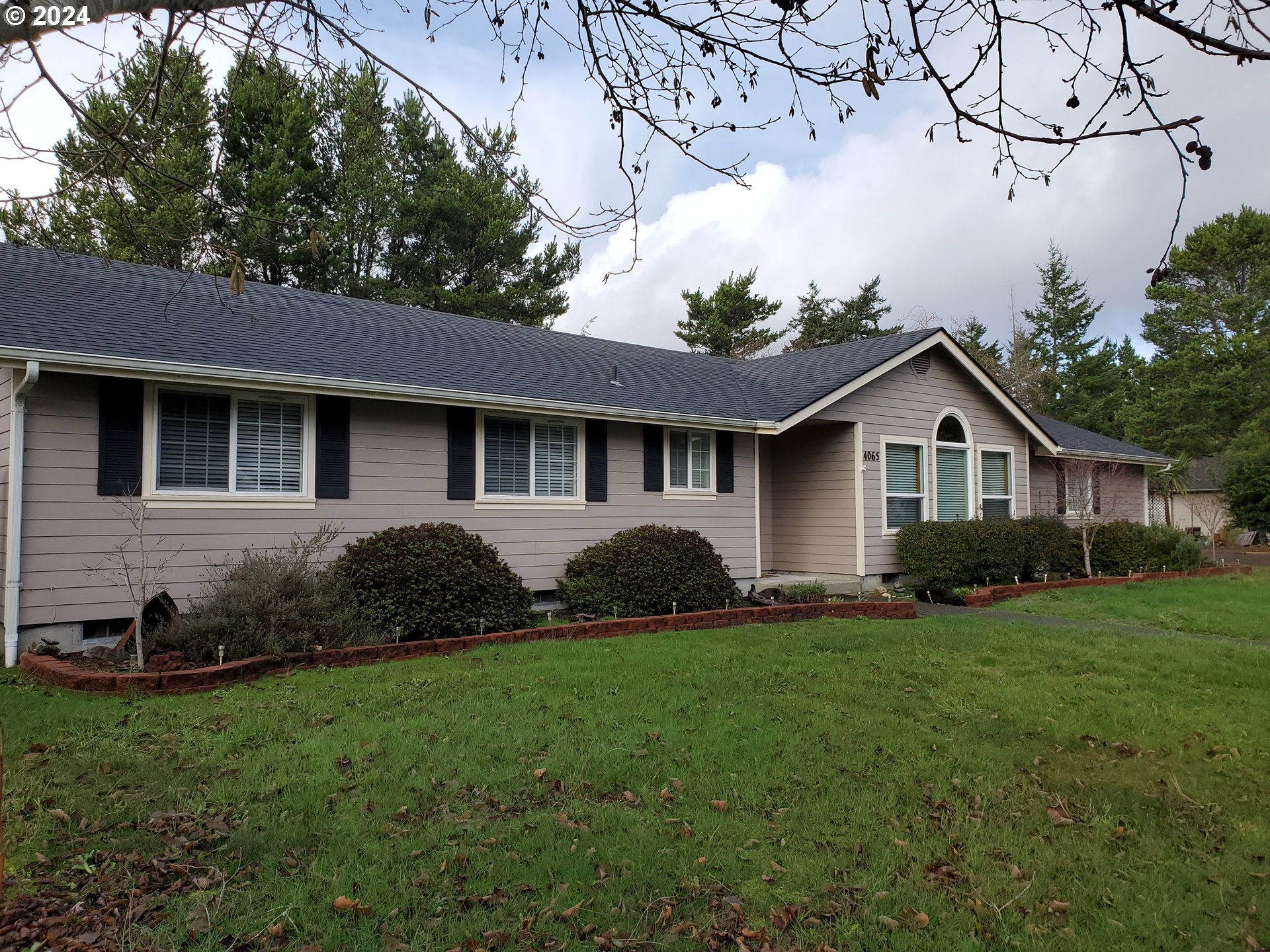 Munsel Creek Dr, Florence, OR 97439