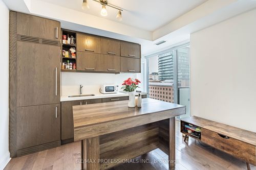 708-1080 Bay St, Toronto, ON, M5S0A5 | Card Image