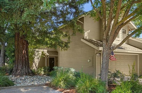1906 University Park Dr, Sacramento, CA, 95825-8210 | Card Image