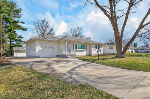 660 Wilshire Ave, Waterloo, IA, 50701-5040 | Card Image