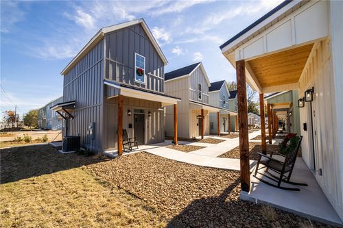 660 W Price Ave, Springdale, AR, 72764-4351 | Card Image