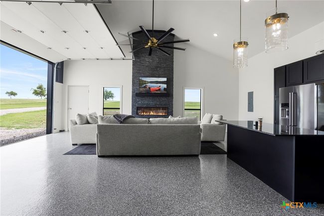 295 Honey Bee Ln, Home with 1 bedrooms, 1 bathrooms and null parking in Rogers TX | Image 14