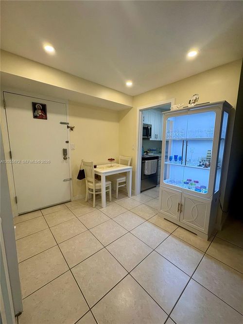 309-5050 Nw 7th St, Miami, FL, 33126-3452 | Card Image