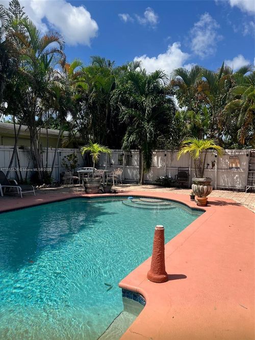 3c-2410 Thomas St, Hollywood, FL, 33020-2061 | Card Image