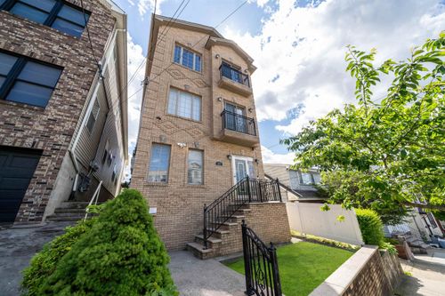 187 Zabriskie St, Jersey City, NJ, 07307-4316 | Card Image