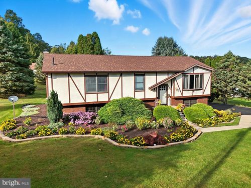 935 Pleasant Grove Rd, RED LION, PA, 17356-8838 | Card Image