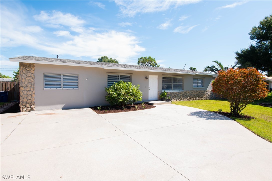 10th St, Fort Myers, FL 33905