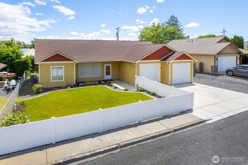 42 Dogwood St S, Soap Lake, WA, 98851-9106 | Card Image