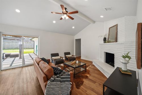 6107 Golden Forest Dr, Houston, TX, 77092-2361 | Card Image