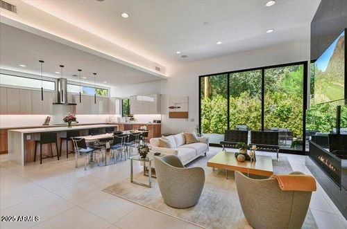 16-100 W Northern Ave, Phoenix, AZ, 85021-7267 | Card Image