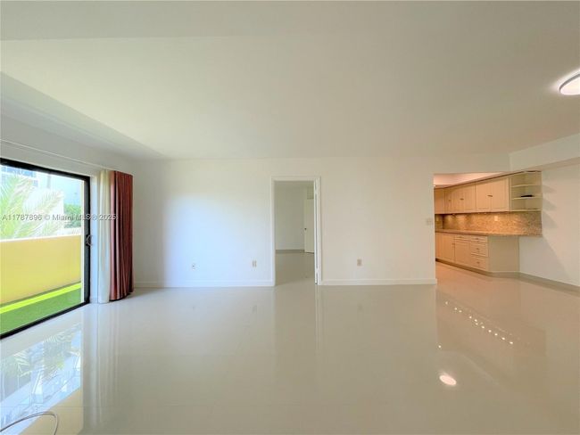 APT-403 - 2924 Collins Ave, Condo with 2 bedrooms, 2 bathrooms and null parking in Miami Beach FL | Image 5