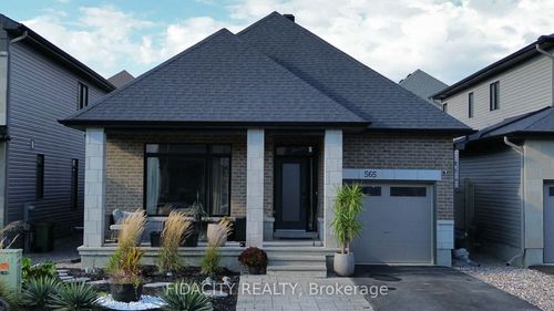 565 Bobolink Ridge, Stittsville, ON, K2S2P4 | Card Image