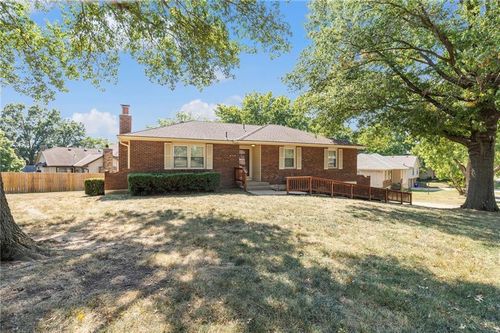3713 Ne 77th St, Gladstone, MO, 64119-4363 | Card Image