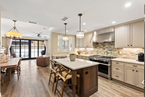 718 Silver St, La Jolla, CA, 92037-4834 | Card Image