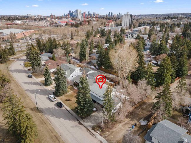 2419 Usher Road Nw, Home with 4 bedrooms, 2 bathrooms and 4 parking in Calgary AB | Image 4
