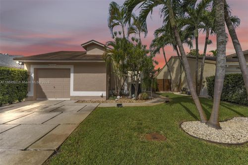 930 Sw 108th Ave, Pembroke Pines, FL, 33025-3501 | Card Image