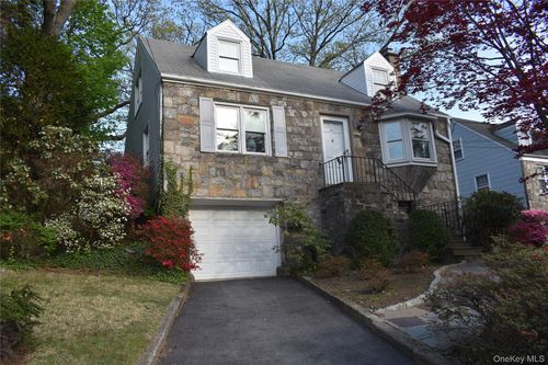 38 Gramercy Ave, Yonkers, NY, 10701-5114 | Card Image