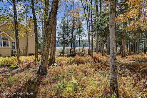 1063 Crestwoods Dr, Pocono Pines, PA, 18350 | Card Image
