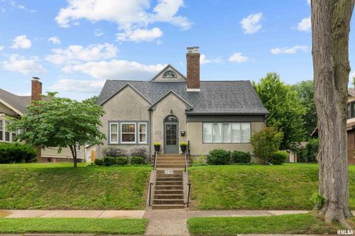 2749 15th Ave, Moline, IL, 61265-3245 | Card Image