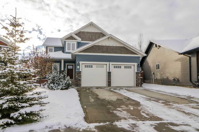 21 Regal Crt, House detached with 4 bedrooms, 3 bathrooms and 4 parking in Sylvan Lake AB | Image 1