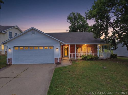 2408 Sw Wolf Run Dr, Claremore, OK, 74019-3522 | Card Image