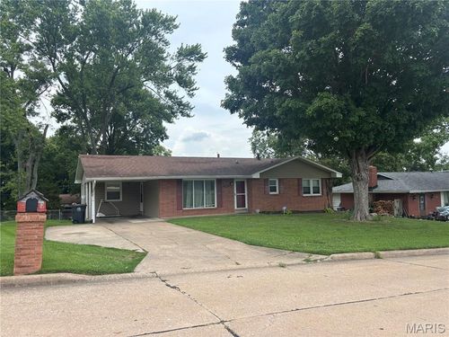 2412 Masters Dr, Cape Girardeau, MO, 63701-2346 | Card Image