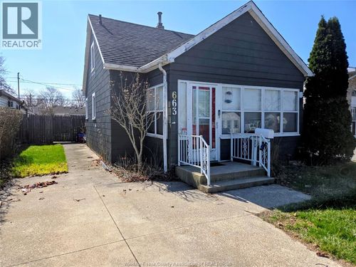 663 Hildegarde St, Windsor, ON, N8X2Z7 | Card Image