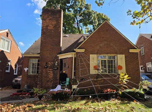 19180 Murray Hill St, Detroit, MI, 48235-2421 | Card Image