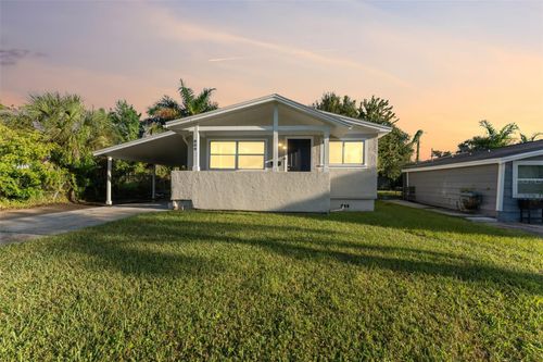 809 17th Ave S, St Petersburg, FL, 33701-5715 | Card Image