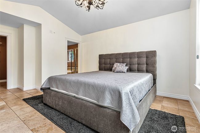 Convenient en suite bath and gigantic walk-in closet. | Image 17
