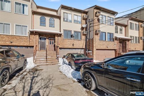 222 Roosevelt St, Union City, NJ, 07087-6349 | Card Image