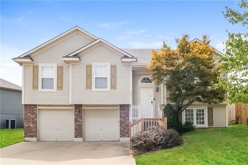 1613 Nw High View Dr, Grain Valley, MO, 64029-7831 | Card Image