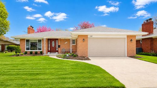 23187 Gladhill Ln, Saint Clair Shores, MI, 48080-2520 | Card Image