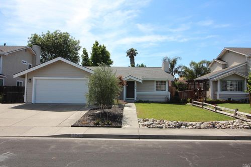 354 Shamrock Court, Vacaville, CA, 95688 | Card Image