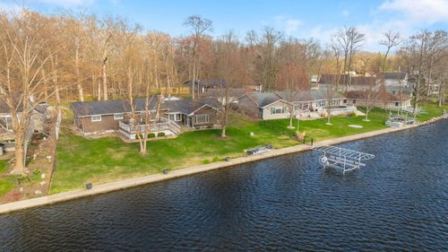 70032 Oak Leaf Dr, Edwardsburg, MI, 49112-9415 | Card Image