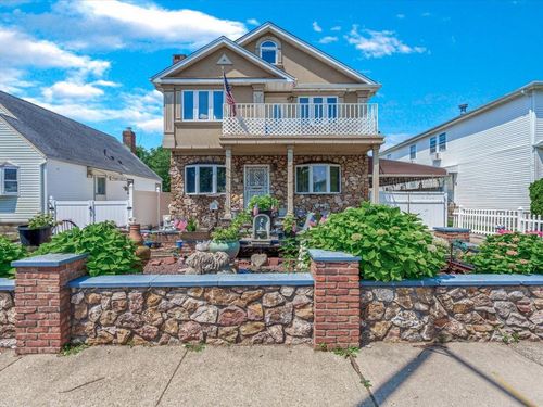 82 263rd St, Glen Oaks, NY, 11004-1521 | Card Image