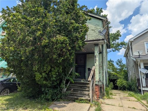 14717 Orinoco Ave, East Cleveland, OH, 44112-2748 | Card Image
