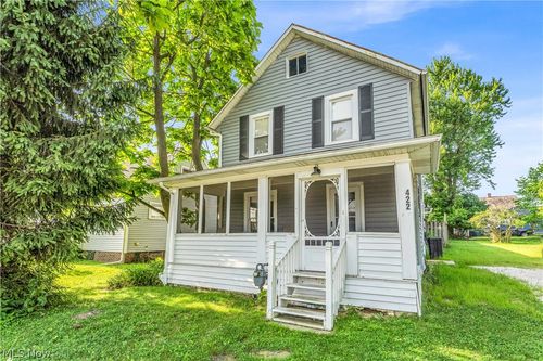 422 W Smith Rd, Medina, OH, 44256-2355 | Card Image